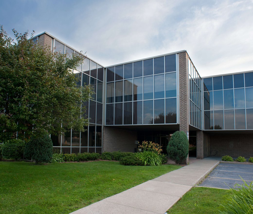 2120 Av Victoria, Longueuil, QC à louer Photo de l’immeuble– Image 1 sur 3