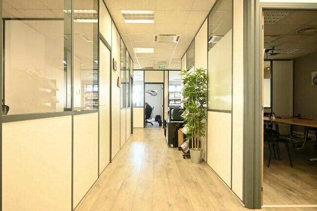 Plus de détails pour Bureau à louer