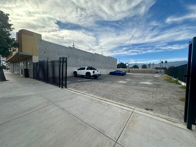 290-292 W Base Line St, San Bernardino, CA à louer - Photo de l’immeuble – Image 3 sur 7