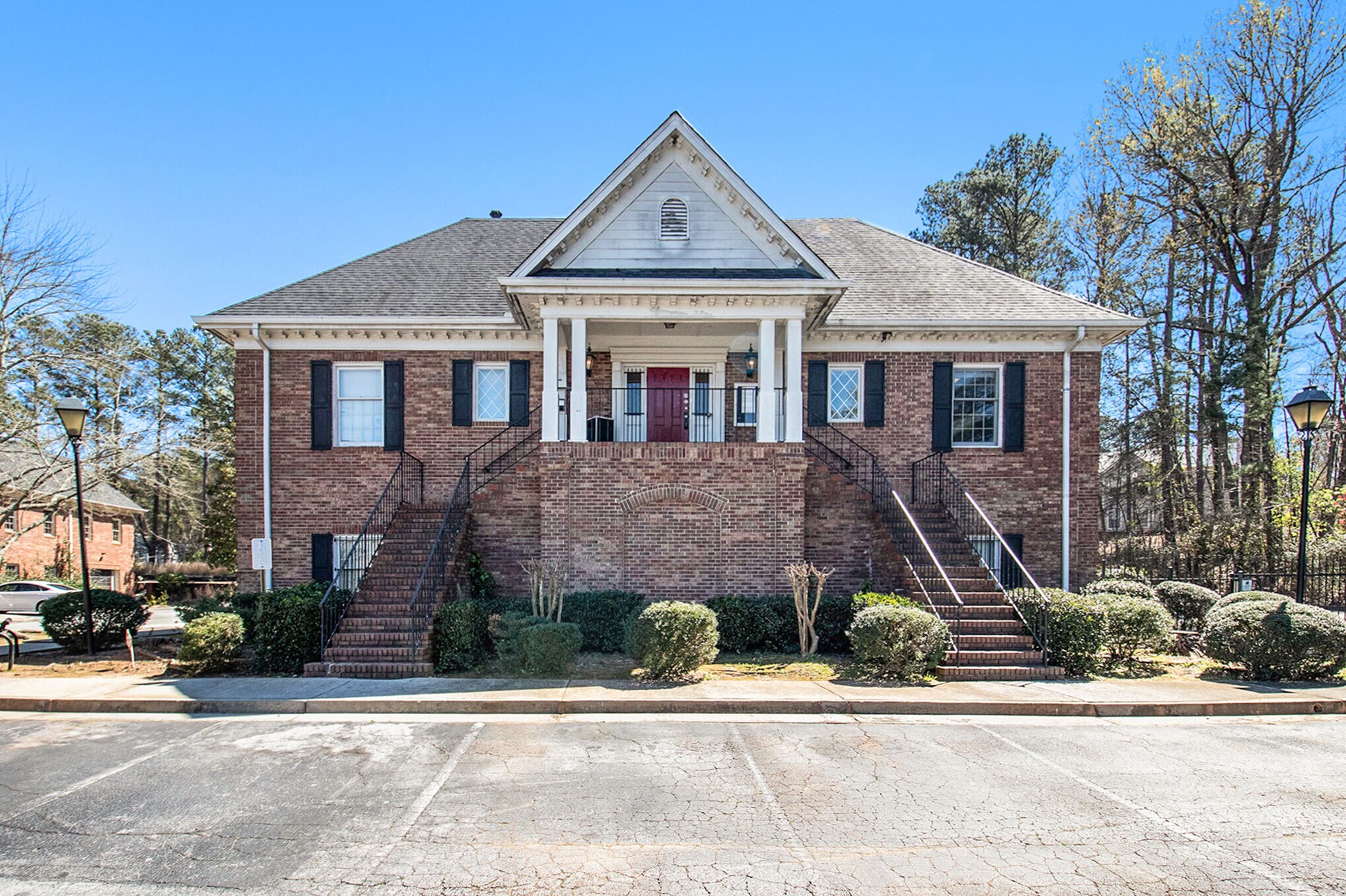 655 Village Square Dr, Stone Mountain, GA à louer Photo principale– Image 1 sur 34