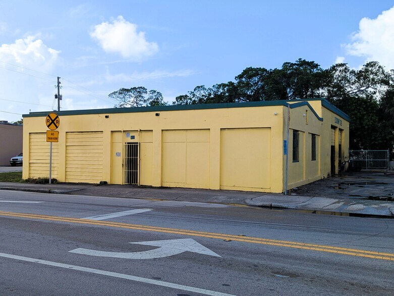 900 25th St, West Palm Beach, FL à louer - Photo de l’immeuble – Image 2 sur 6