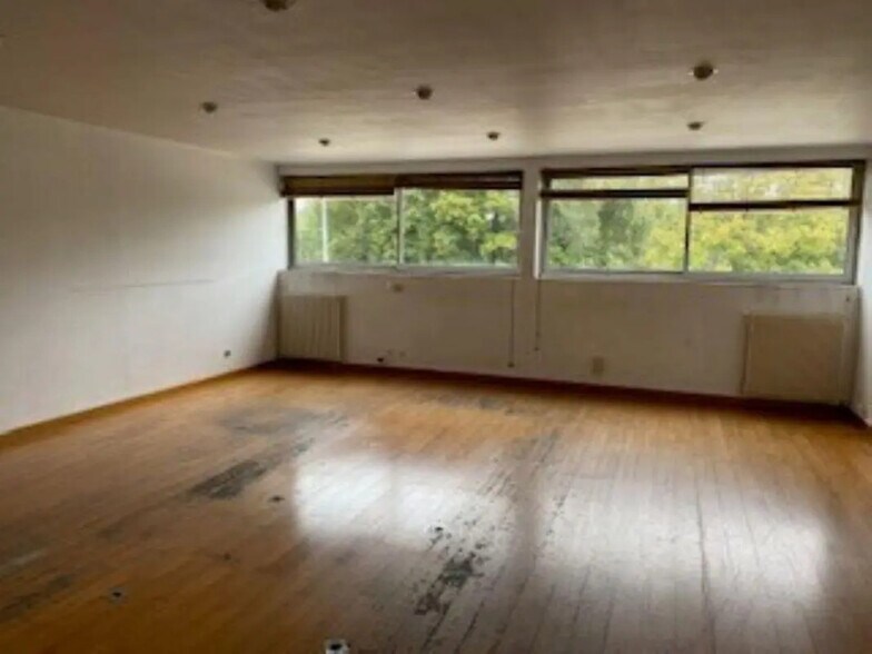 Bureau dans Villeneuve-la-Garenne à louer - Photo de l’immeuble – Image 3 sur 5