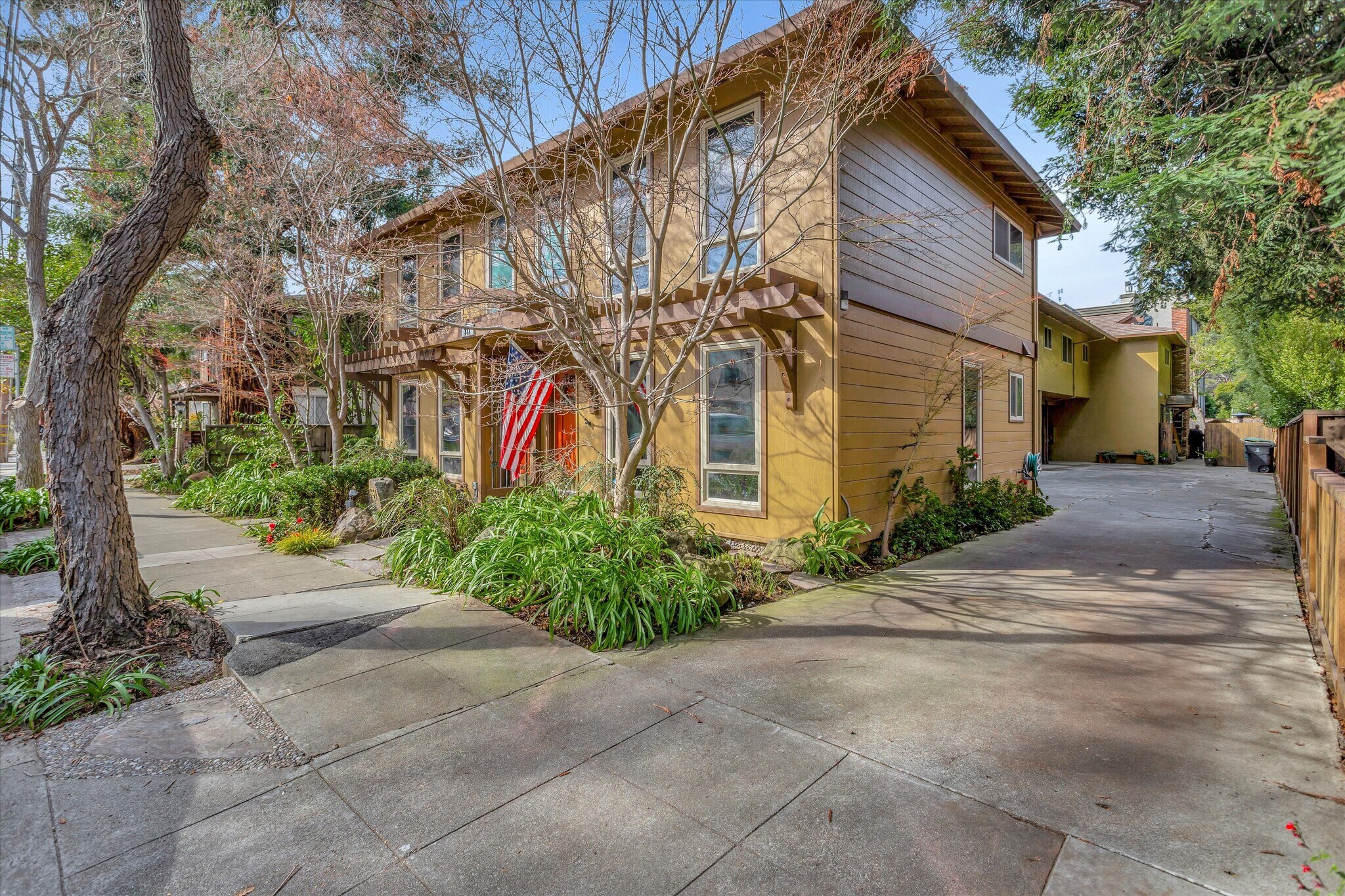 331 Poe St, Palo Alto, CA à vendre Photo de l’immeuble– Image 1 sur 29