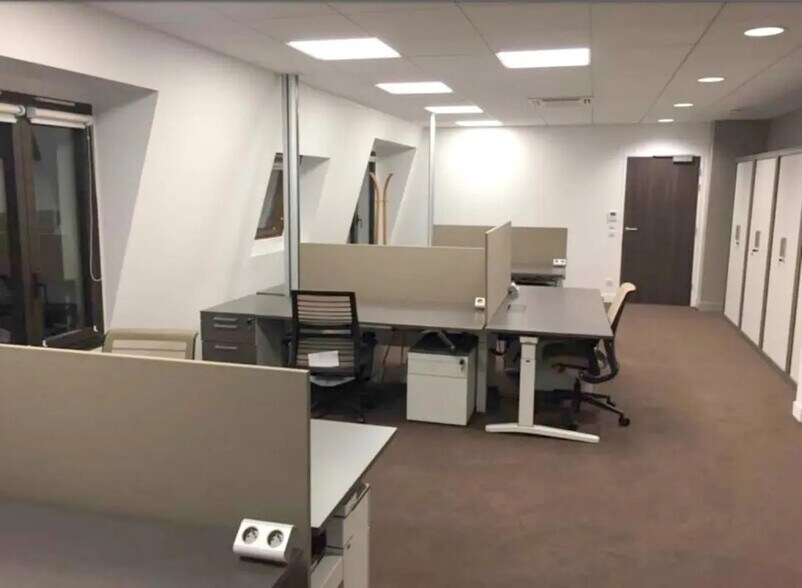 Bureau dans Le Vésinet à louer - Photo de l’immeuble – Image 2 sur 20