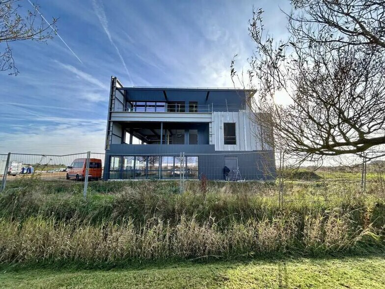 Bureau dans Saint-Martin-du-Vivier à vendre - Photo de l’immeuble – Image 3 sur 6