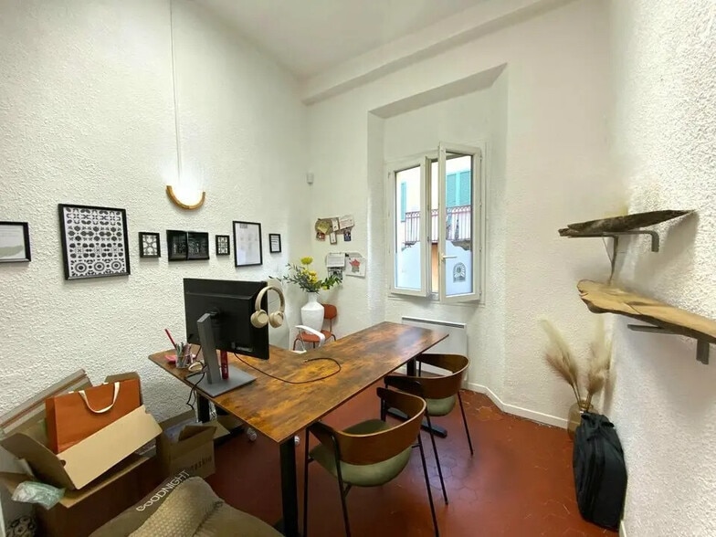 Bureau dans Saint-Laurent-du-Var à louer - Photo intérieure – Image 3 sur 4