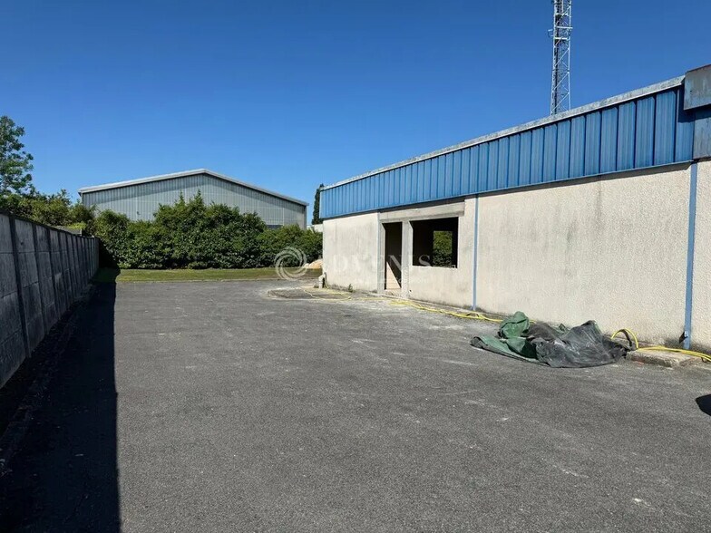 Local d’activités dans Lagny-sur-Marne à louer - Photo de l’immeuble – Image 3 sur 4