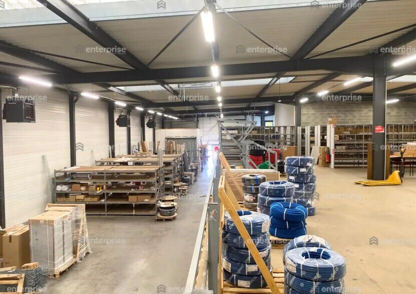 Local d'activités dans Amiens à vendre - Photo de l’immeuble – Image 2 sur 4