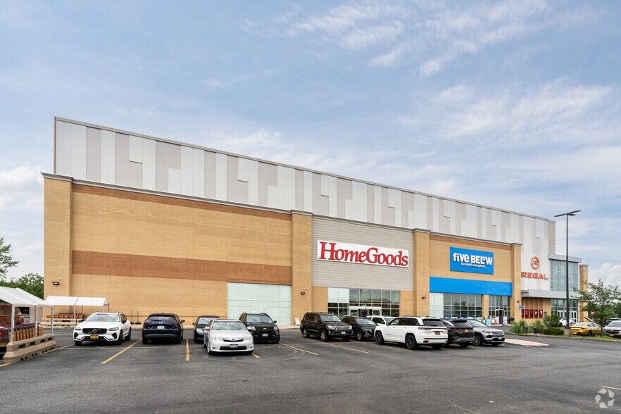 165 Bricktown, Staten Island, NY à vendre - Photo de l’immeuble – Image 2 sur 7