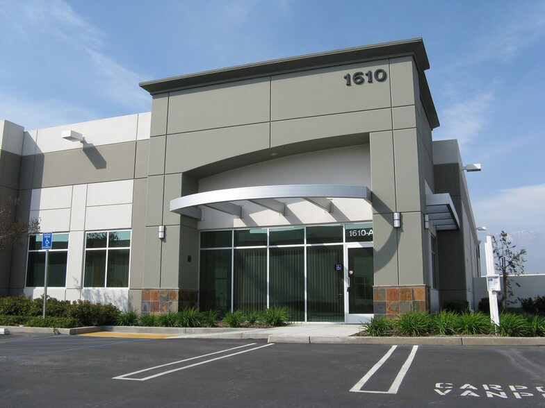 1610 S Grove Ave, Ontario, CA à louer - Photo de l’immeuble – Image 3 sur 23
