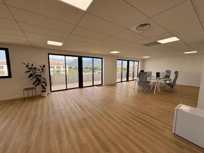 Plus de détails pour Bureau à louer