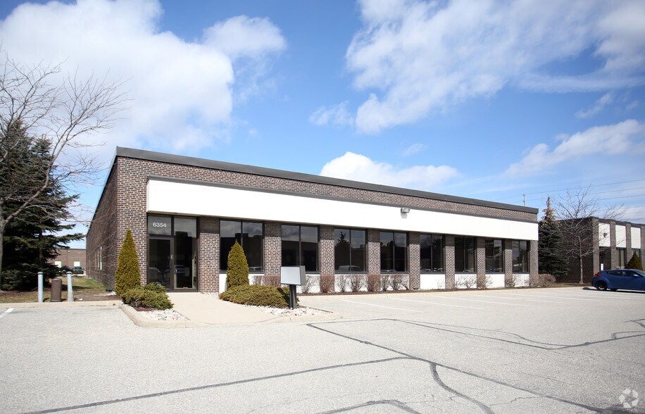 6354 Viscount Rd, Mississauga, ON à louer - Photo de l’immeuble – Image 2 sur 5
