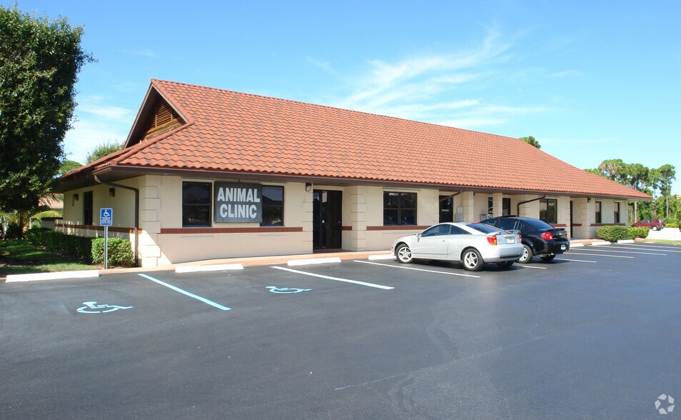 1833-1839 SE Port St Lucie Blvd, Port Saint Lucie, FL à louer - Photo principale – Image 1 sur 3