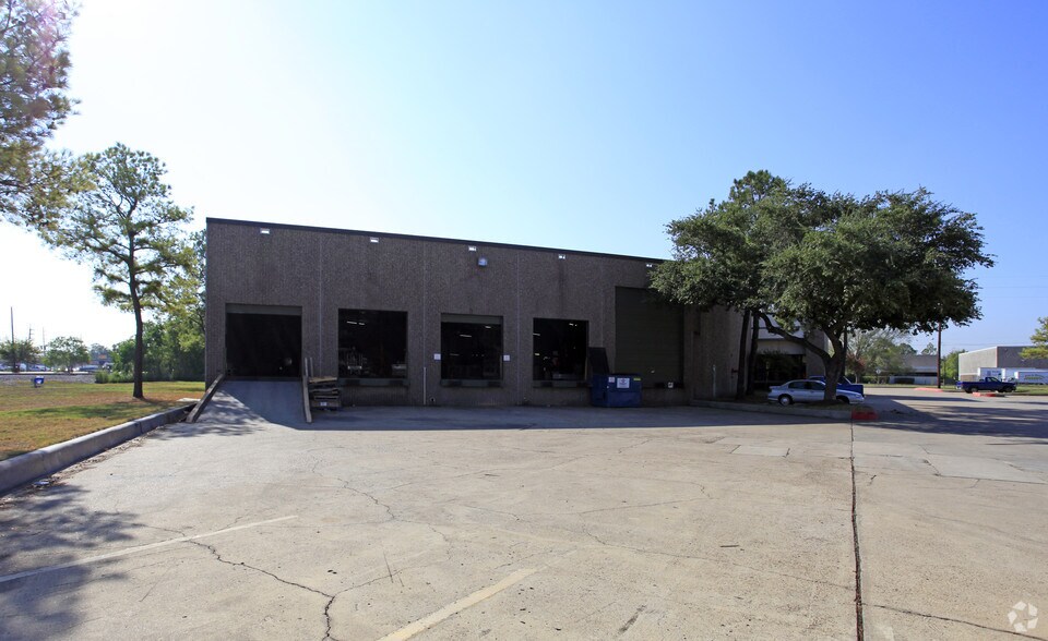 9500 W Tidwell Rd, Houston, TX à louer - Photo de l’immeuble – Image 2 sur 2