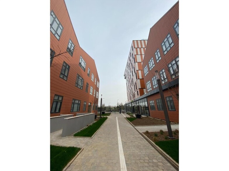 Local d’activités dans Argenteuil à louer - Photo de l’immeuble – Image 1 sur 6