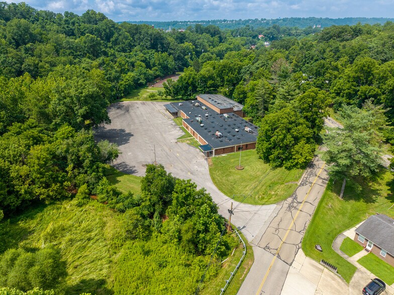 700 Channel Ln, Marietta, OH à louer - Photo de l’immeuble – Image 1 sur 16