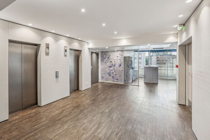 70 Rue Rivay, Levallois-Perret à louer - Photo de l’immeuble – Image 3 sur 9