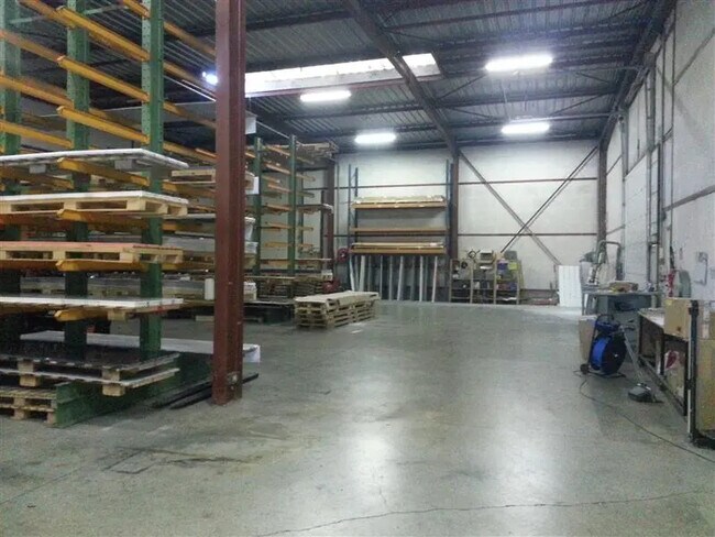 Plus de détails pour Local d'activités à louer