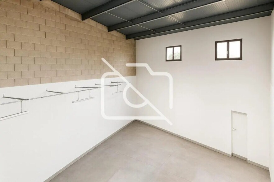 Industriel/Logistique dans Crosne à vendre - Photo de l’immeuble – Image 2 sur 3