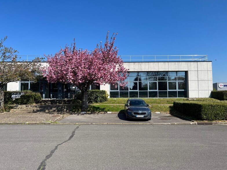 4 Rue René Razel, Saclay à louer - Photo de l’immeuble – Image 2 sur 7