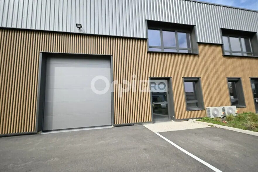 225 B Avenue Des Marronniers, Bourgoin-Jallieu à louer - Photo de l’immeuble – Image 1 sur 6