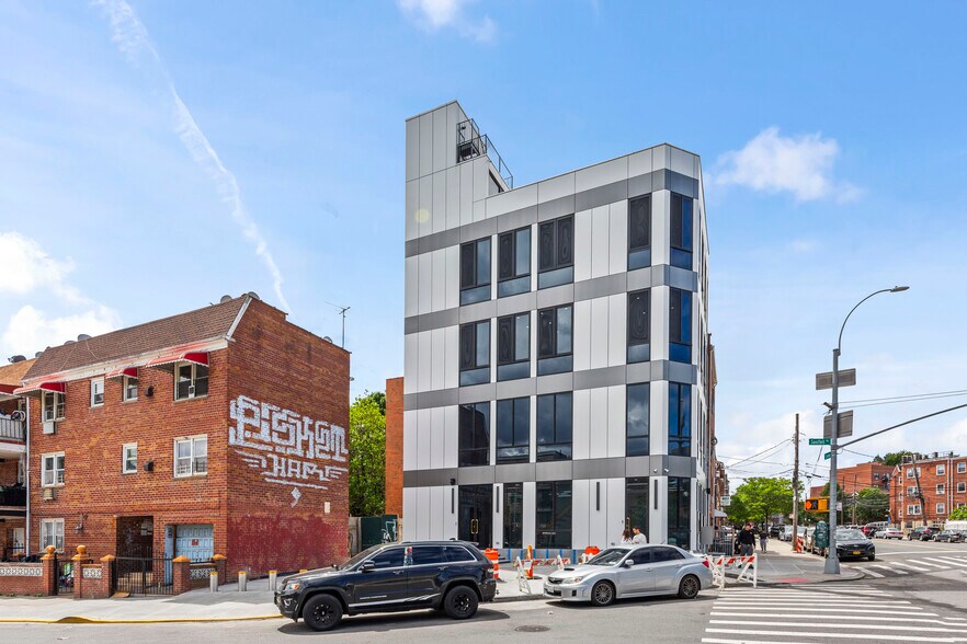 11072 Corona Ave, Flushing, NY à louer - Photo de l’immeuble – Image 2 sur 4