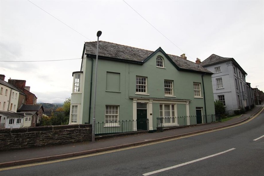 10 Priory Hl, Brecon à vendre - Photo principale – Image 2 sur 21