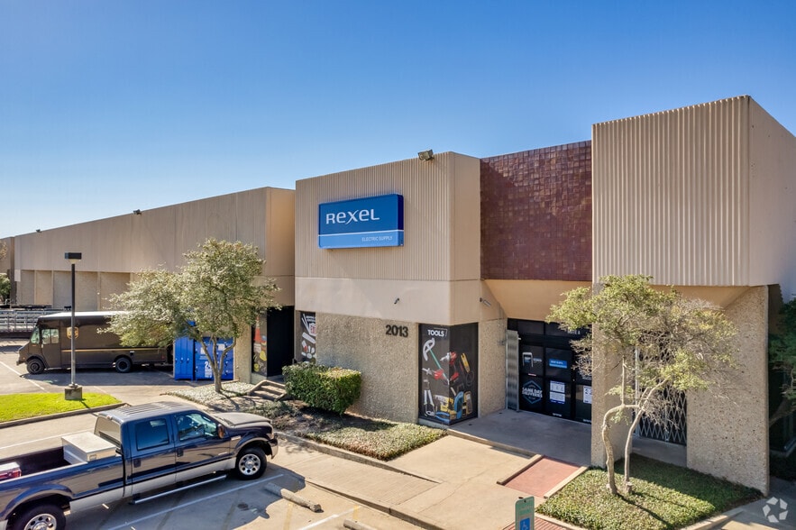 2020 Rutland Dr, Austin, TX à louer - Photo principale – Image 3 sur 11