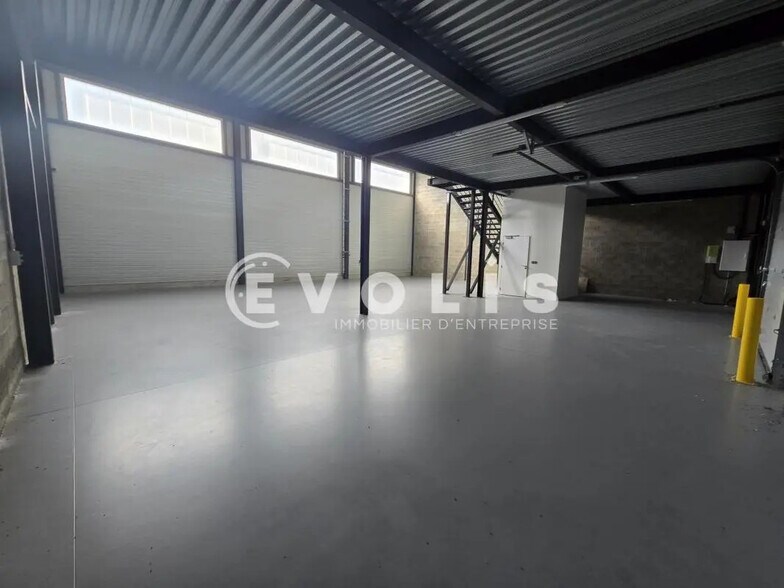 Local d’activités dans Marcoussis à louer - Photo de l’immeuble – Image 3 sur 7