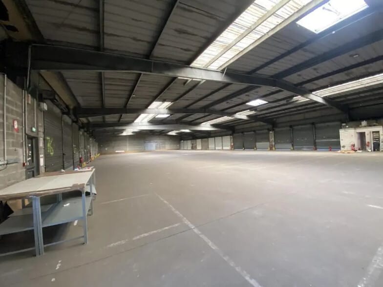 Industriel/Logistique dans Saint-Étienne-du-Rouvray à louer - Photo de l’immeuble – Image 3 sur 4