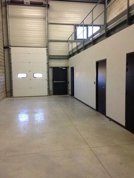 Local d’activités dans Beauvais à louer - Photo de l’immeuble – Image 1 sur 5