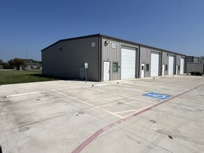 299 Navarro Dr, Seguin, TX à louer Photo de l’immeuble– Image 1 sur 12