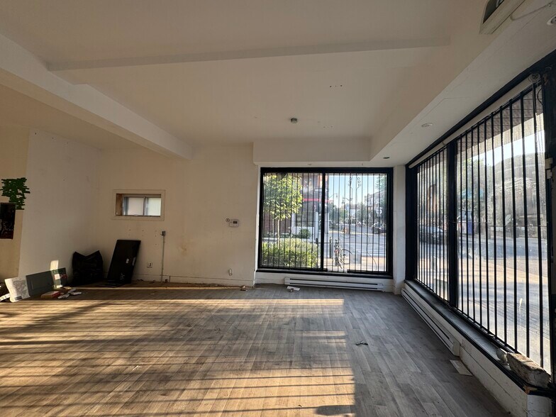 4640 Sainte-Catherine E, Montréal, QC à louer - Photo de l’immeuble – Image 2 sur 9