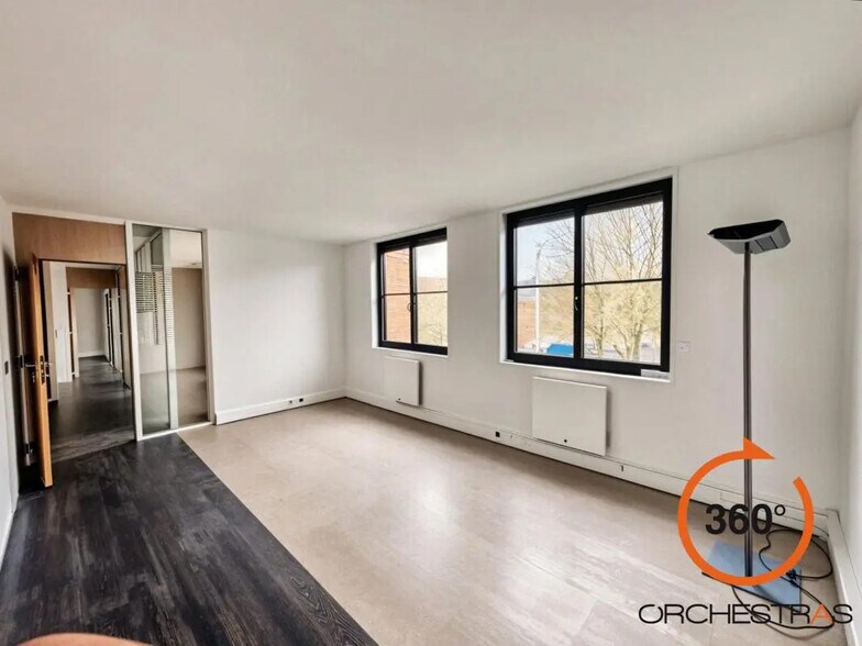 Bureau dans Lognes à louer - Photo de l’immeuble – Image 2 sur 12