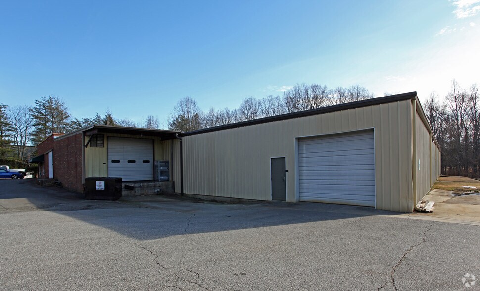 1080 Industrial Park Dr, Kernersville, NC à louer - Photo principale – Image 1 sur 4