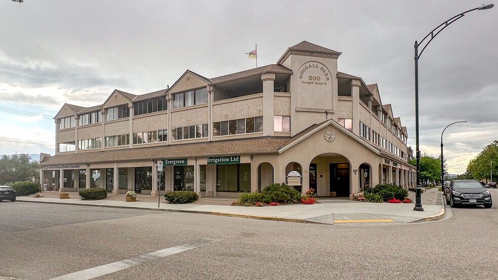 200 Dougall Rd N, Kelowna, BC à louer - Photo principale – Image 1 sur 1