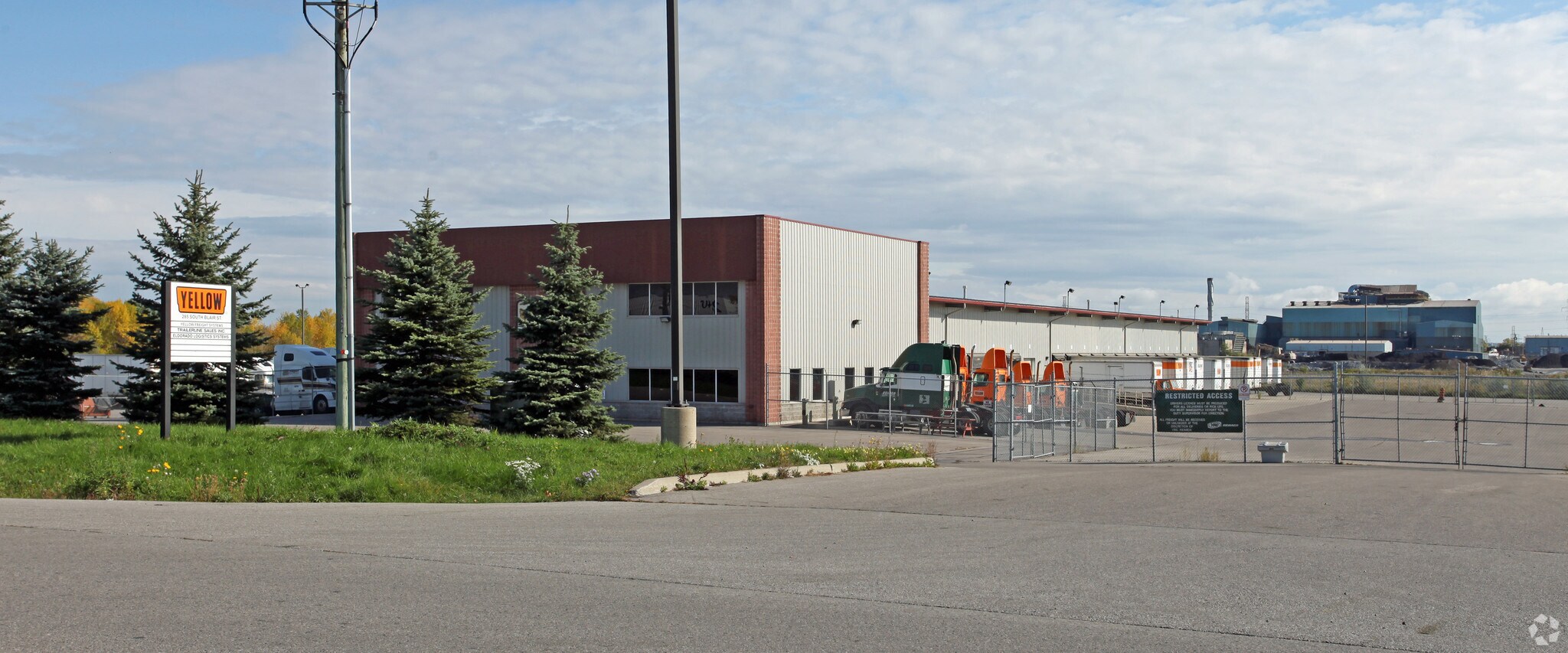 285 S Blair St, Whitby, ON à louer Photo de l’immeuble– Image 1 sur 2