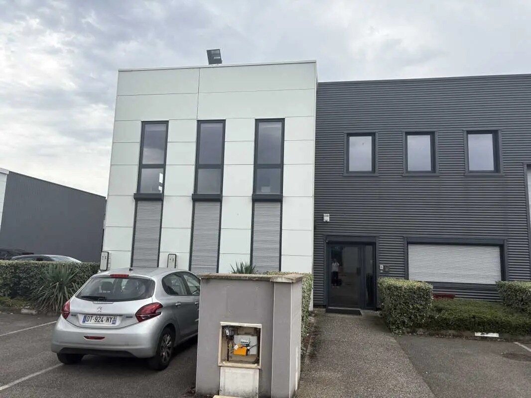 Local d’activités dans Vénissieux à louer Photo de l’immeuble– Image 1 sur 10