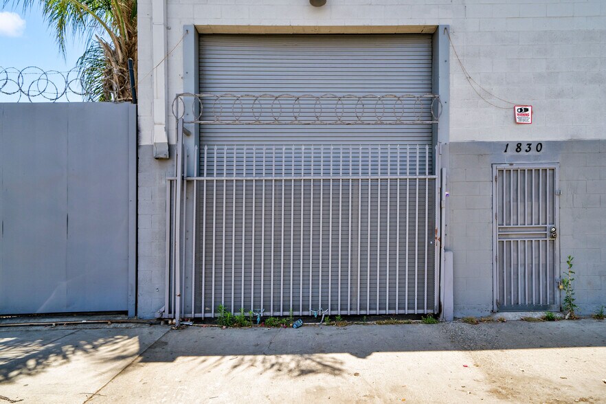 1830 E 58th Pl, Los Angeles, CA à vendre - Photo de l’immeuble – Image 2 sur 9