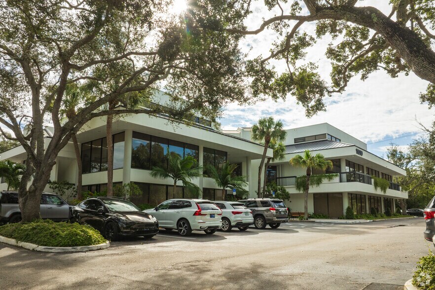 11000 Prosperity Farms Rd, Palm Beach Gardens, FL à louer - Photo de l’immeuble – Image 2 sur 5