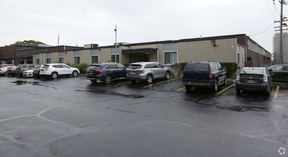 595 Broadhollow Rd, Farmingdale, NY à louer - Photo de l’immeuble – Image 2 sur 4