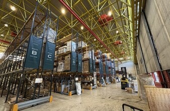 Beehive Ring Rd, Gatwick à louer Photo intérieure– Image 2 sur 3