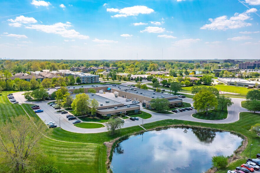 11711 N College Ave, Carmel, IN à louer - Photo de l’immeuble – Image 2 sur 7