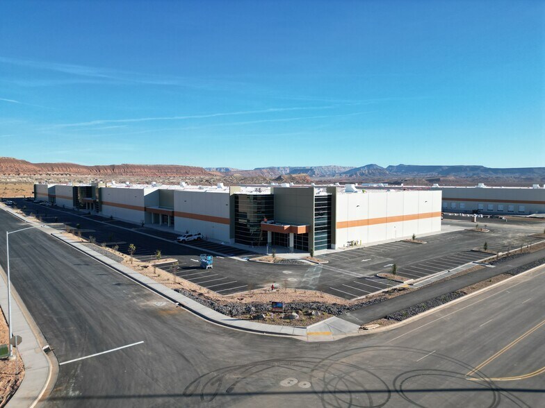 Southern Parkway, St George, UT à louer - Photo de l’immeuble – Image 2 sur 13