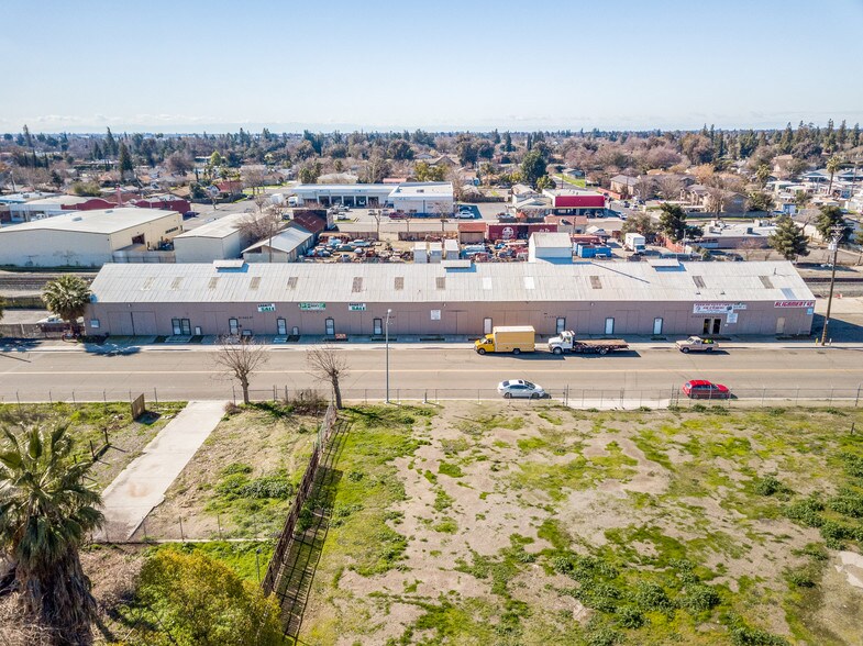 610 N E St, Madera, CA à louer - Photo de l’immeuble – Image 2 sur 11
