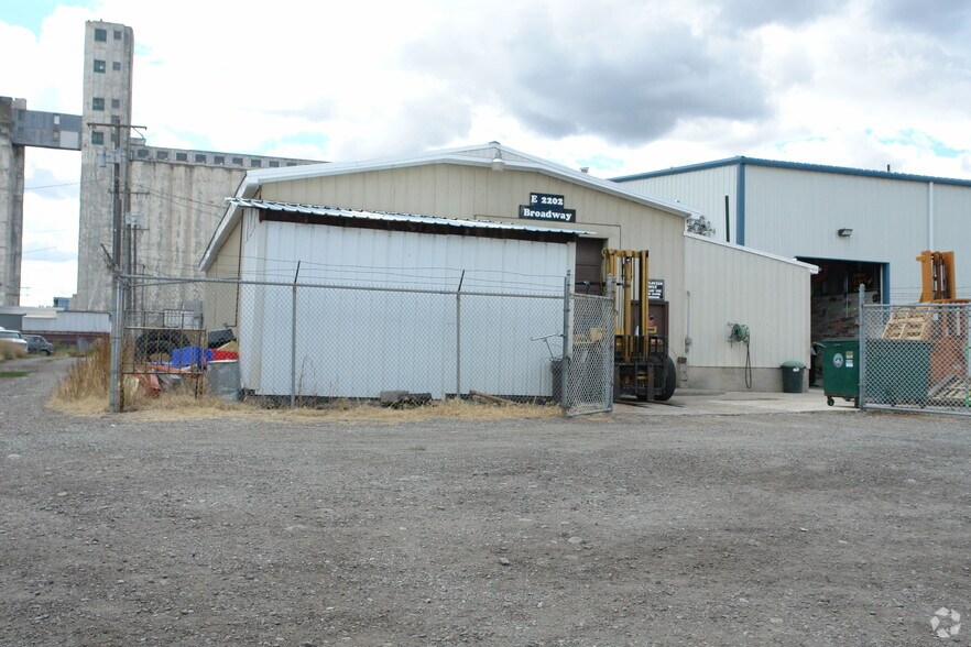 2202 E Broadway Ave, Spokane, WA à louer - Photo de l’immeuble – Image 2 sur 3