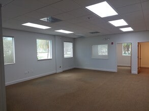 240 NW Peacock Blvd, Port Saint Lucie, FL à louer Photo intérieure– Image 1 sur 6
