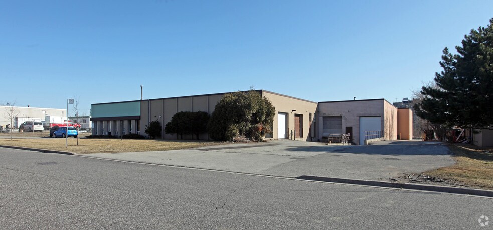 90 Production Dr, Toronto, ON à louer - Photo de l’immeuble – Image 3 sur 10