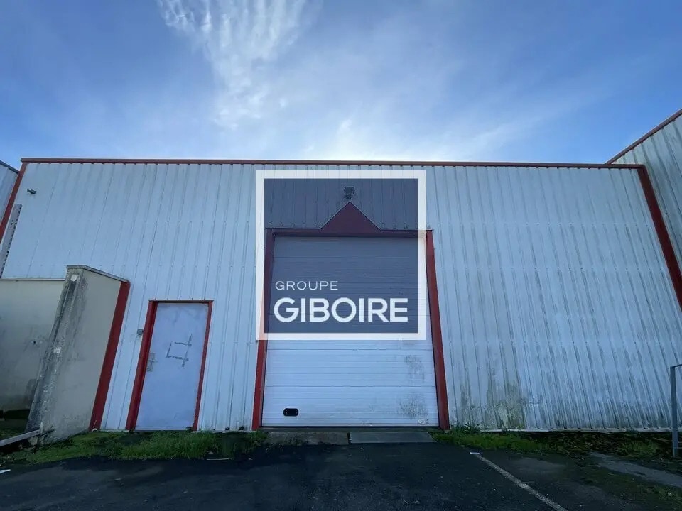 Industriel/Logistique dans Vezin-le-Coquet à louer Photo de l’immeuble– Image 1 sur 13