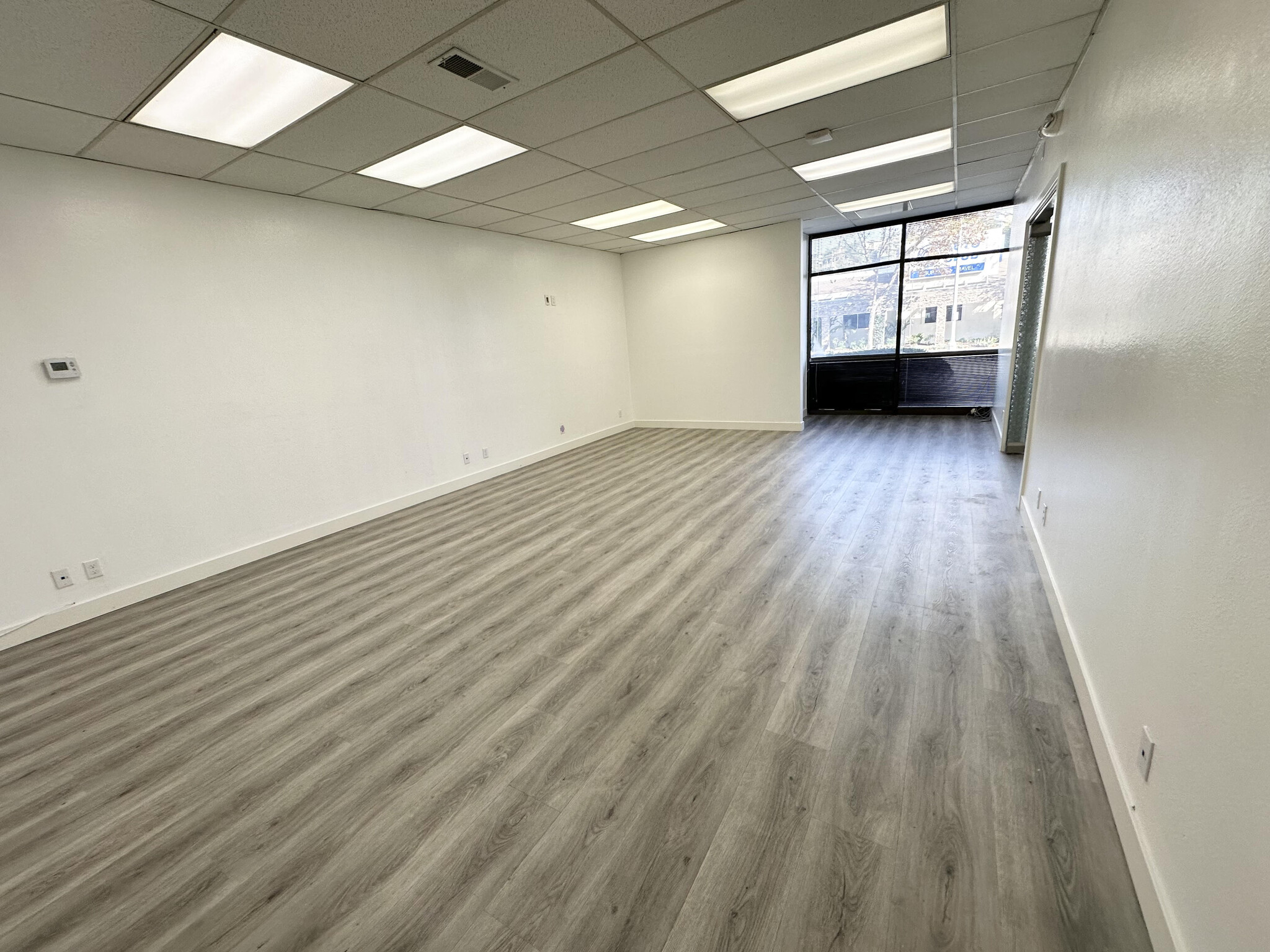 1501 N Harbor Blvd, Fullerton, CA à louer Photo intérieure– Image 1 sur 4
